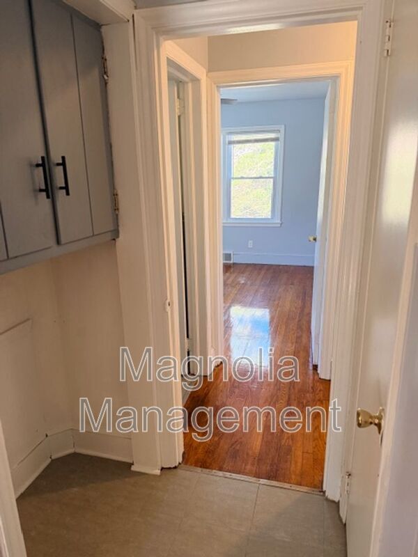 Building Photo - 1217 Oakridge Ave