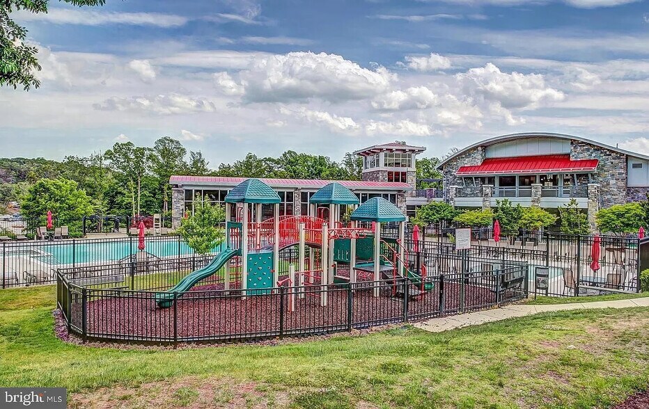 Building Photo - 15240 Torbay Way