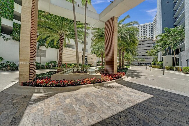 Building Photo - 16385 Biscayne Blvd