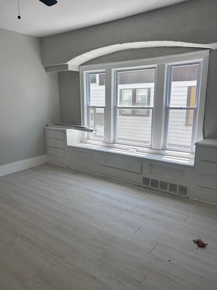 Building Photo - 1523 Hillcrest Rd