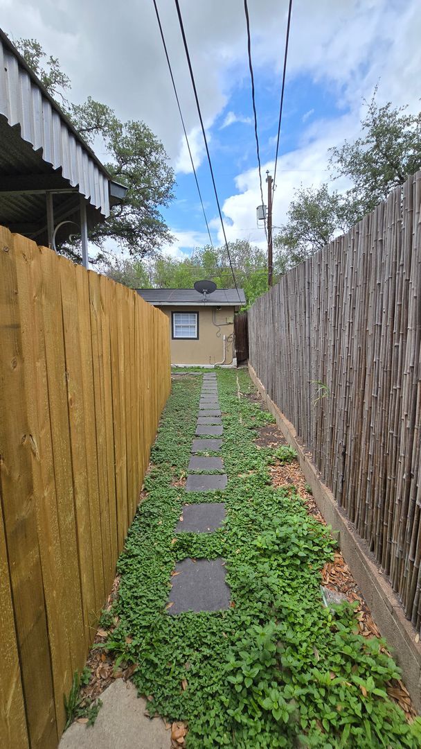 Building Photo - 212 Placid Dr