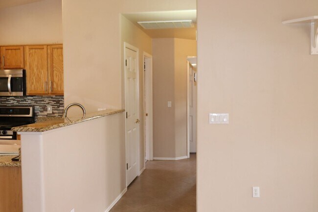 Building Photo - 4943 W Rosebay Dr
