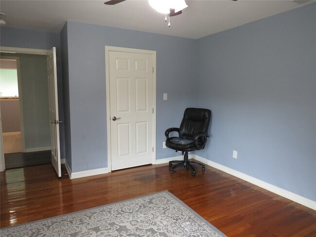 Building Photo - 1026 Thomas St