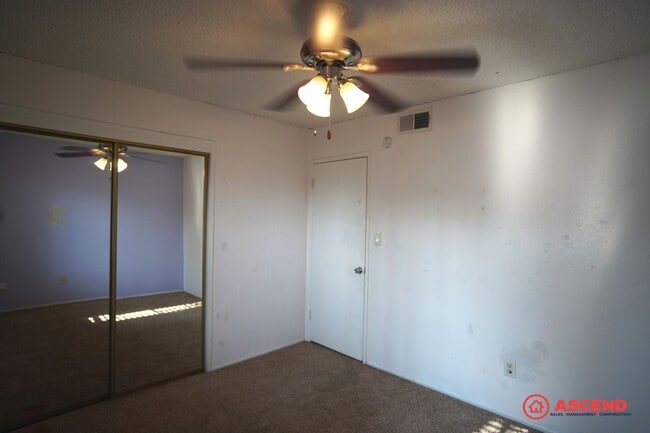 Building Photo - Charming home is Oildale!