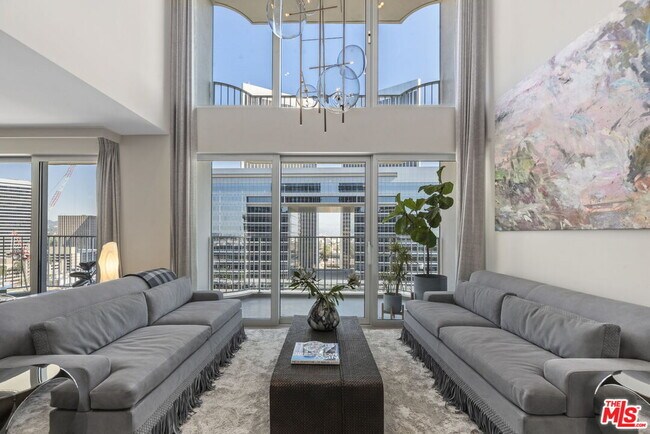 Building Photo - 2025 Ave of the Stars