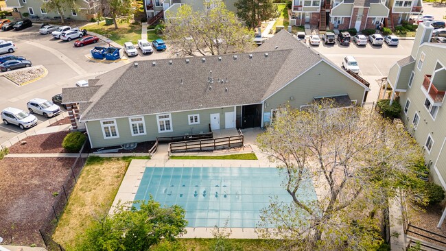 Building Photo - 932 S Dearborn Way