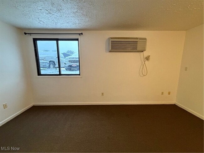 Building Photo - 4107 Orchard Dale Dr NW