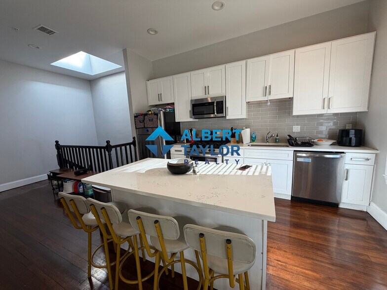 Building Photo - 92 Calumet St