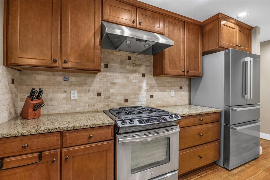 Building Photo - 3640 SW Baird St