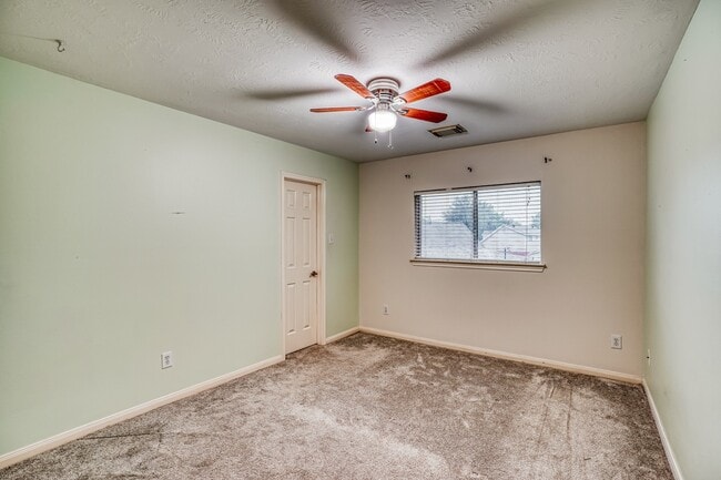 Building Photo - 1122 Chase Park Dr
