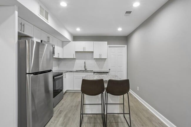 Building Photo - 2893 White Oak Dr