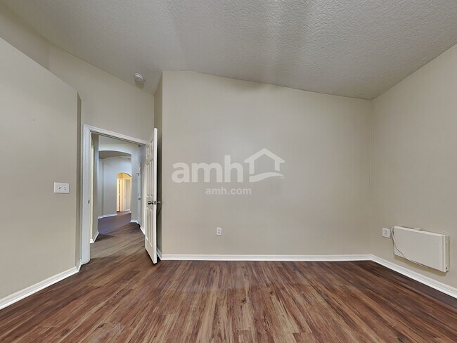 Building Photo - 4735 Roundview Ct