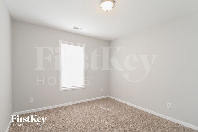 Building Photo - 325 Northoaks Drive