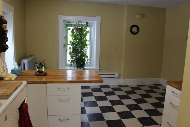 Building Photo - 121 Winter St