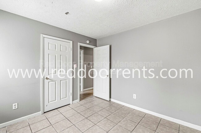 Building Photo - 517 Gibbs St