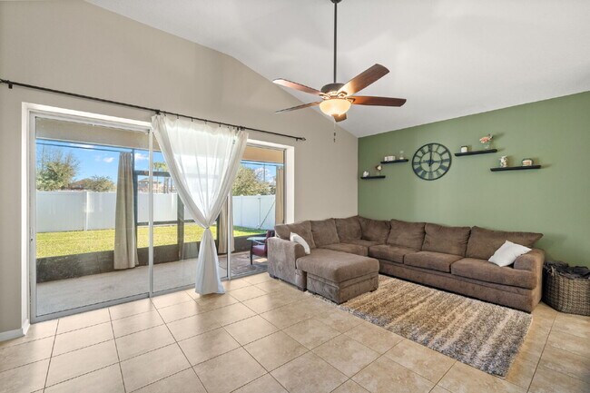 Building Photo - Beautiful Home For Rent in Brandon!