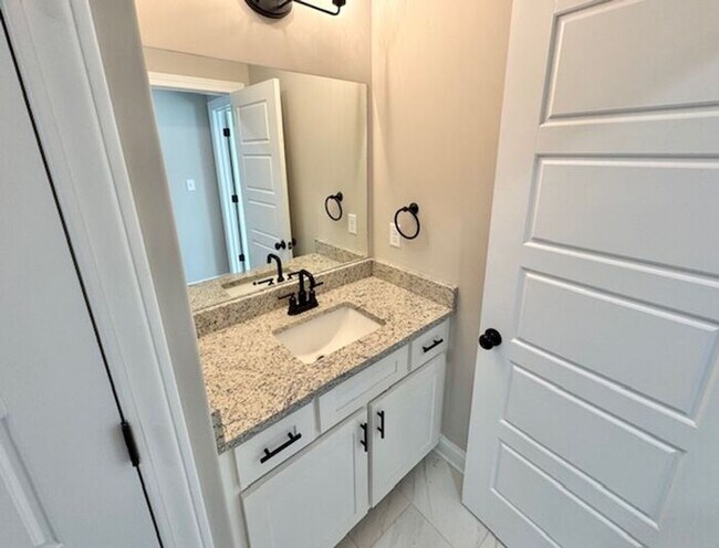 Building Photo - Beautiful Modern Brand New Home in Stonebr...