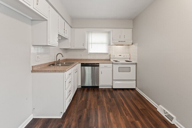 Building Photo - Affordable 2-Bedroom Duplex with Garage, D...
