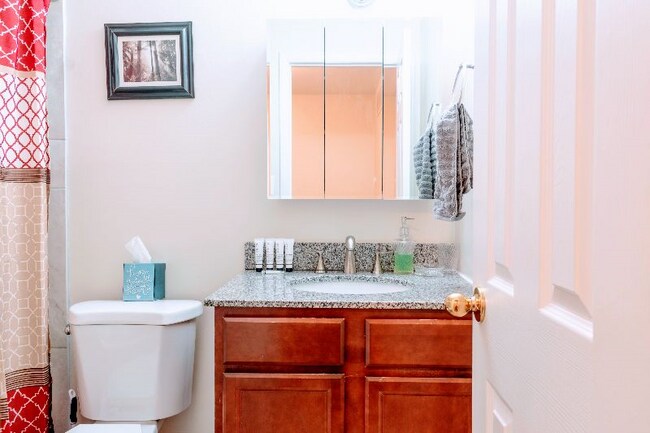 Building Photo - 2 Wimbledon Ln