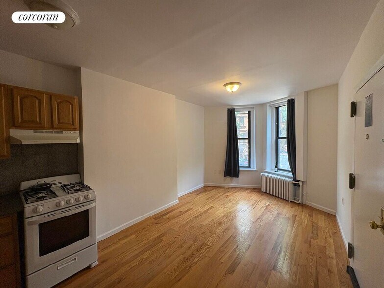 Building Photo - 678 Degraw St