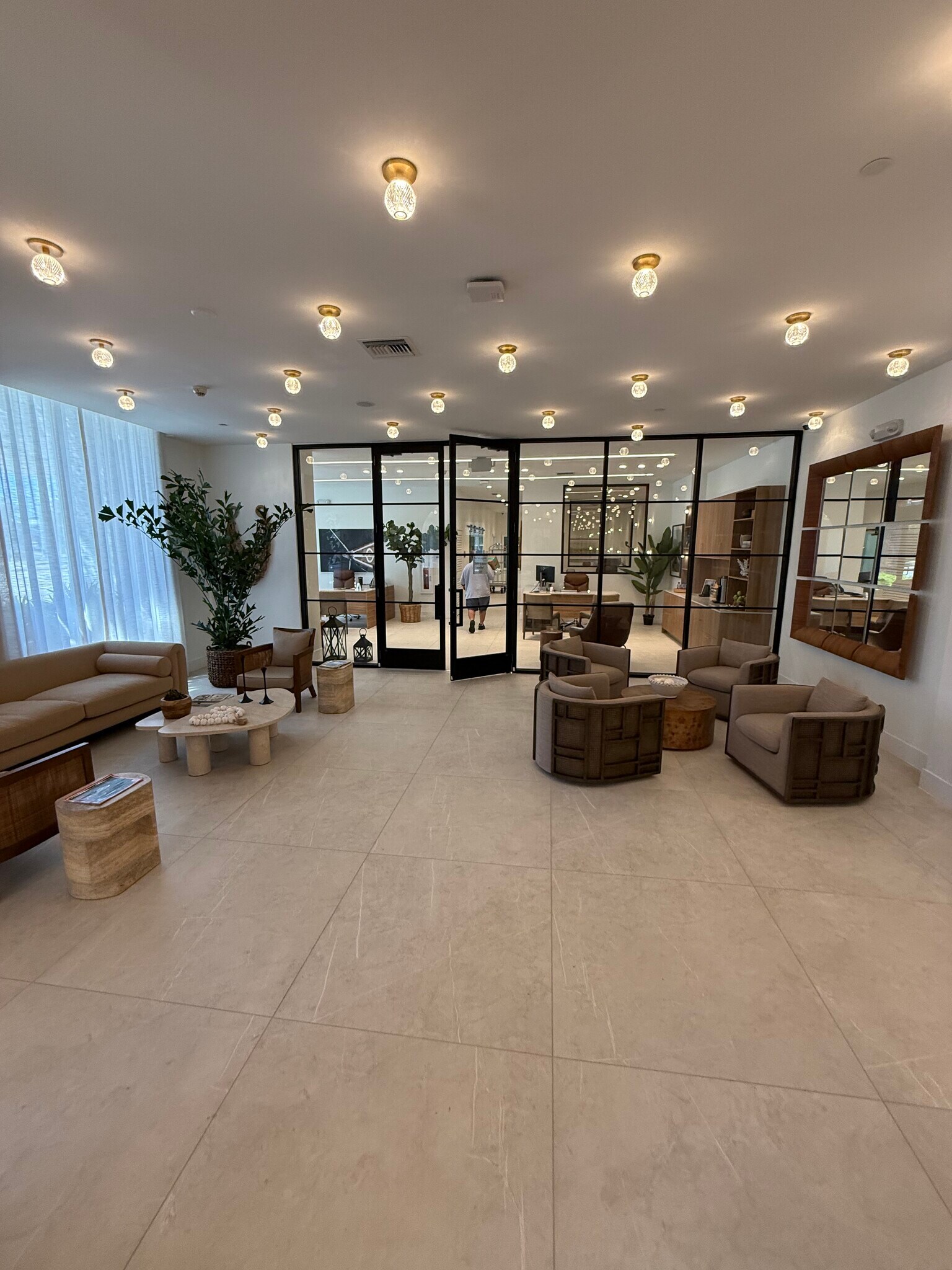 Building Photo - 830 SW 9th Ct