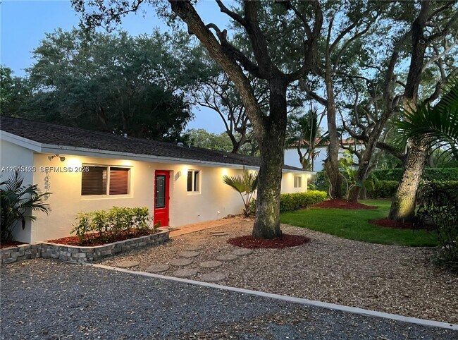 Building Photo - 16575 Old Cutler Rd