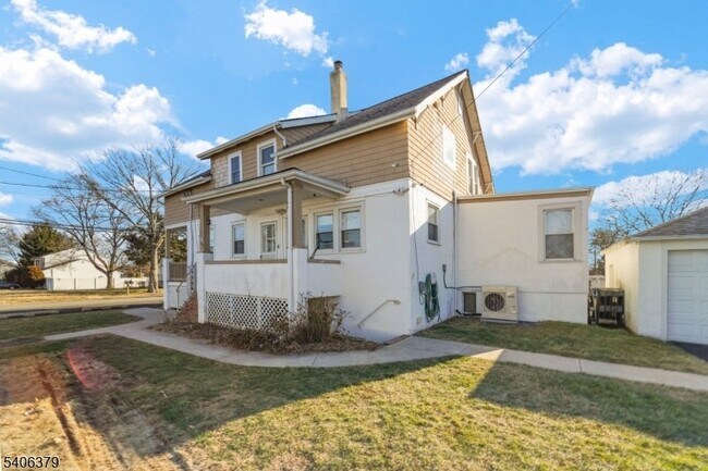 Building Photo - 43 Hillcrest Ave