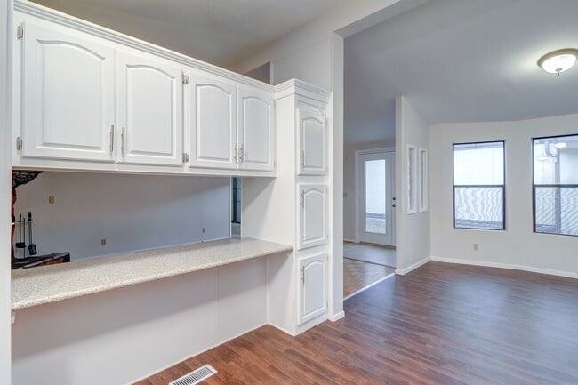 Building Photo - 5620 Hobble Creek Dr