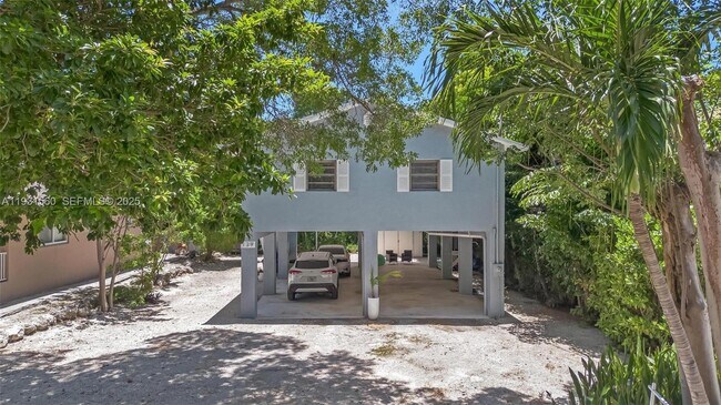 Building Photo - 139 N Bay Harbor Dr