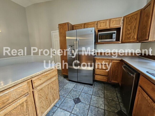 Building Photo - 81 S 220 W St