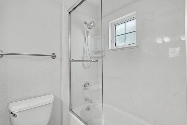 Building Photo - 808 Lenzen Ave