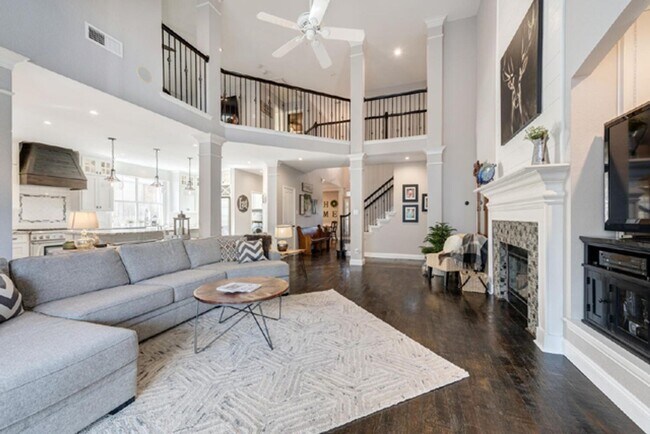 Building Photo - Prestigious 4-3.5-2 w POOL in Grapevine, C...