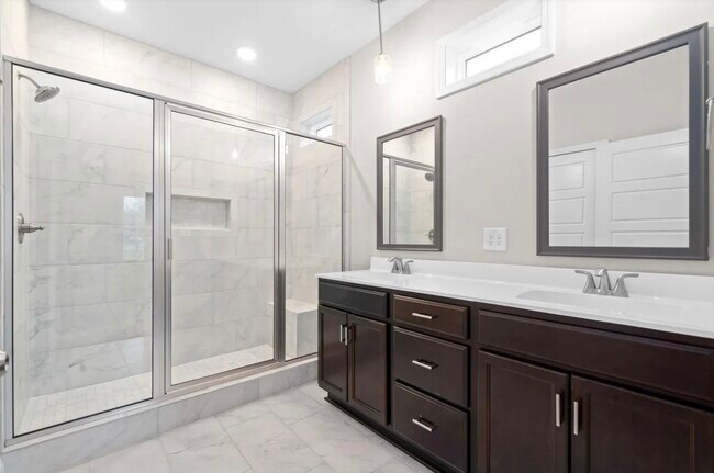 Building Photo - 2417 Bucklin Dr