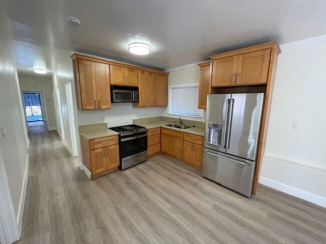 Building Photo - 1946 E 20th St