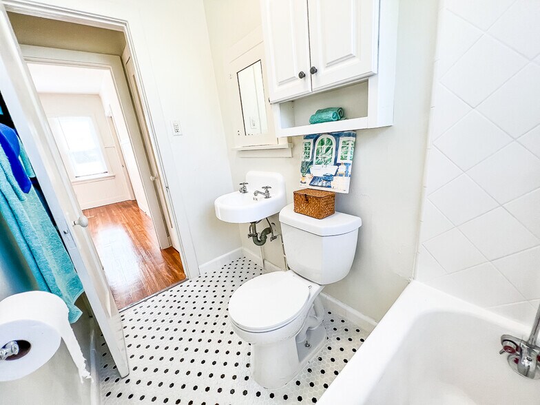 Building Photo - 239 Pacific St