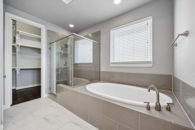 Building Photo - 1242 W 23rd St