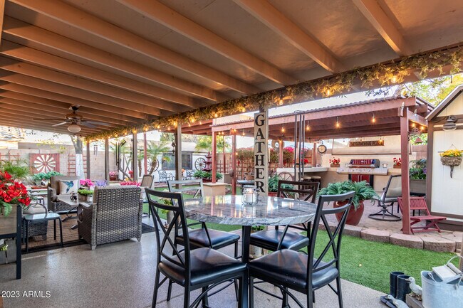 Building Photo - 10853 W Manzanita Dr