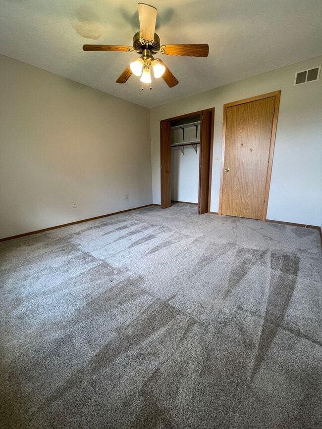 Building Photo - 2 Bedroom Townhome - Close to ISU Campus & Heartland