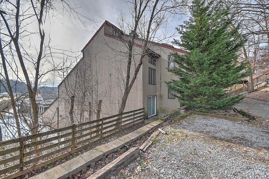 Building Photo - 109 Beechnut St