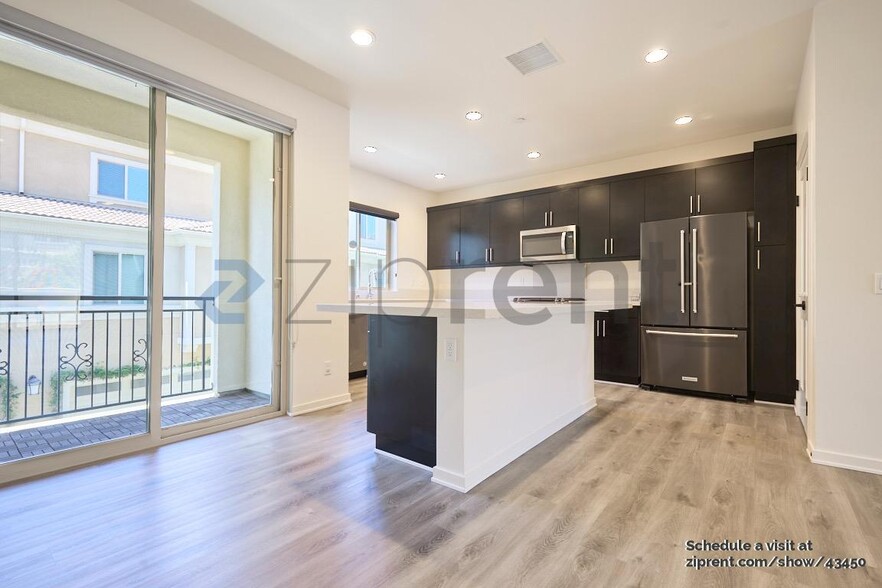 Building Photo - 106 High Mdw