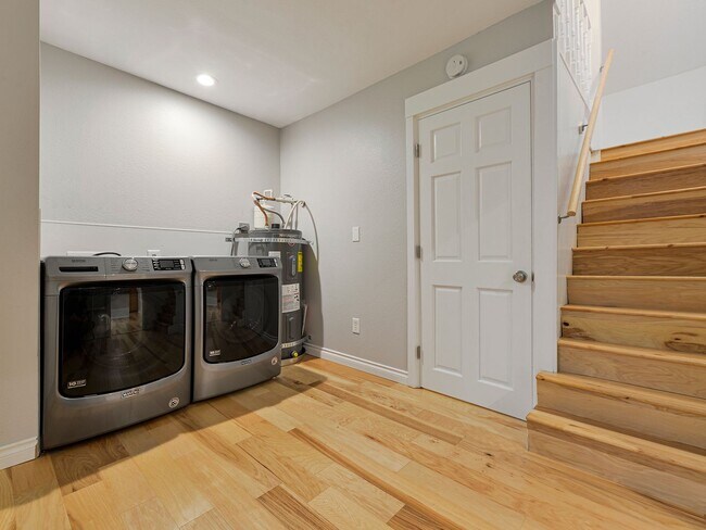 Building Photo - Fully Remodeled - 3 Bed/2 Bath with AC -  South Seattle - Boeing Field