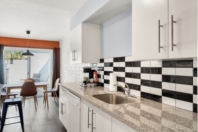 Building Photo - 1 Bedroom apartment in north Tempe!