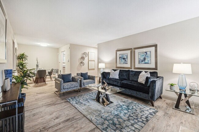 Building Photo - 10751 Meadowglen Ln