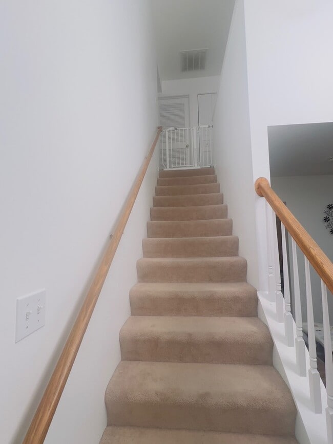 Building Photo - 3166 Bromley Ln