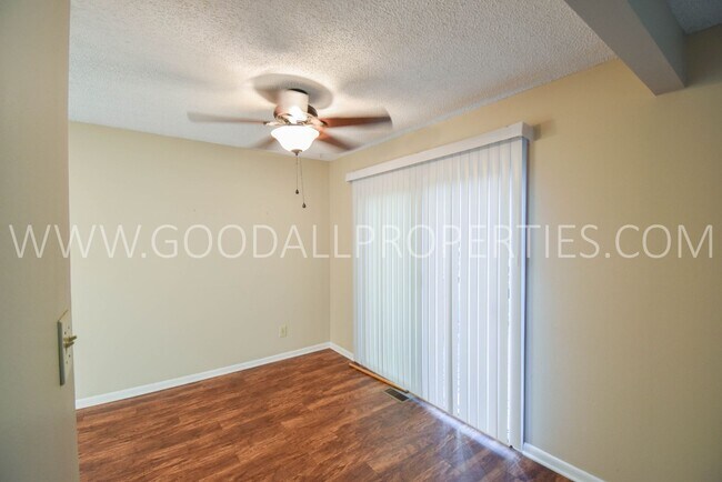 Building Photo - Half Off 1st Months Rent! 3 Bedroom 2 Bath...