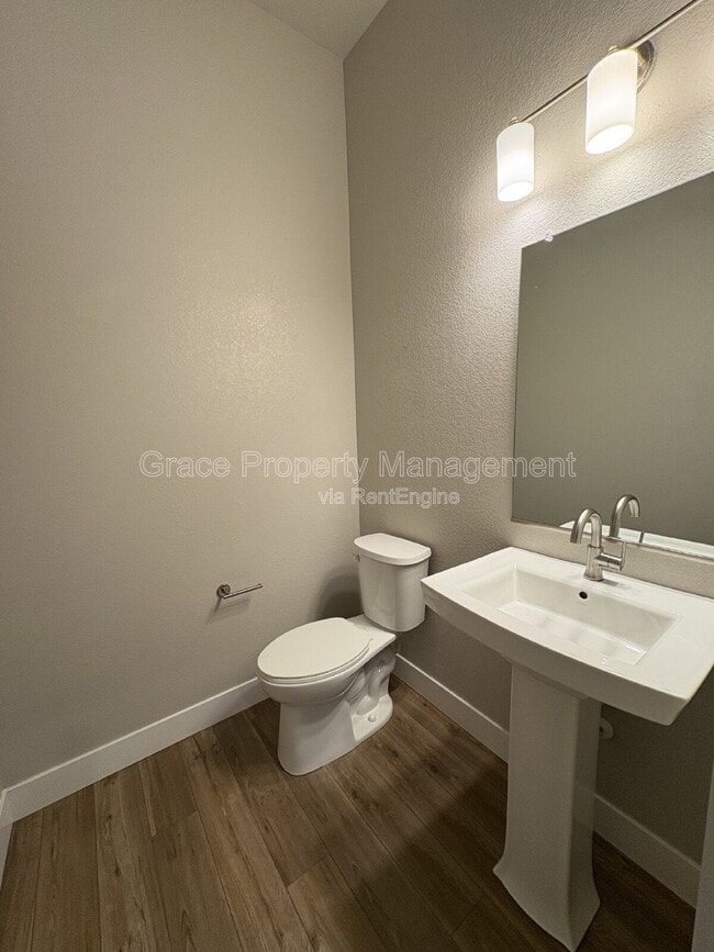 Building Photo - 1585 W 68th Ave