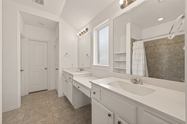 Building Photo - 16039 Cypress Farms Dr