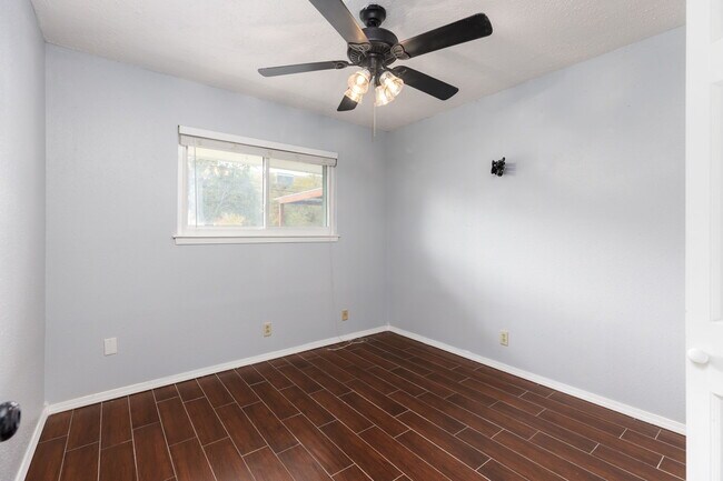 Building Photo - 10615 Lands Run St