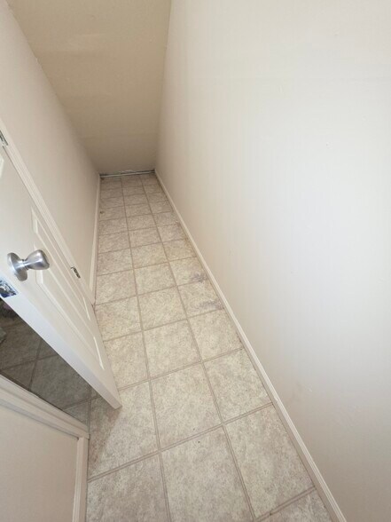 Building Photo - 633 Palisades Dr