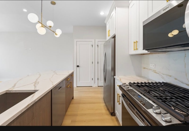 Building Photo - 5006 S Prairie Ave